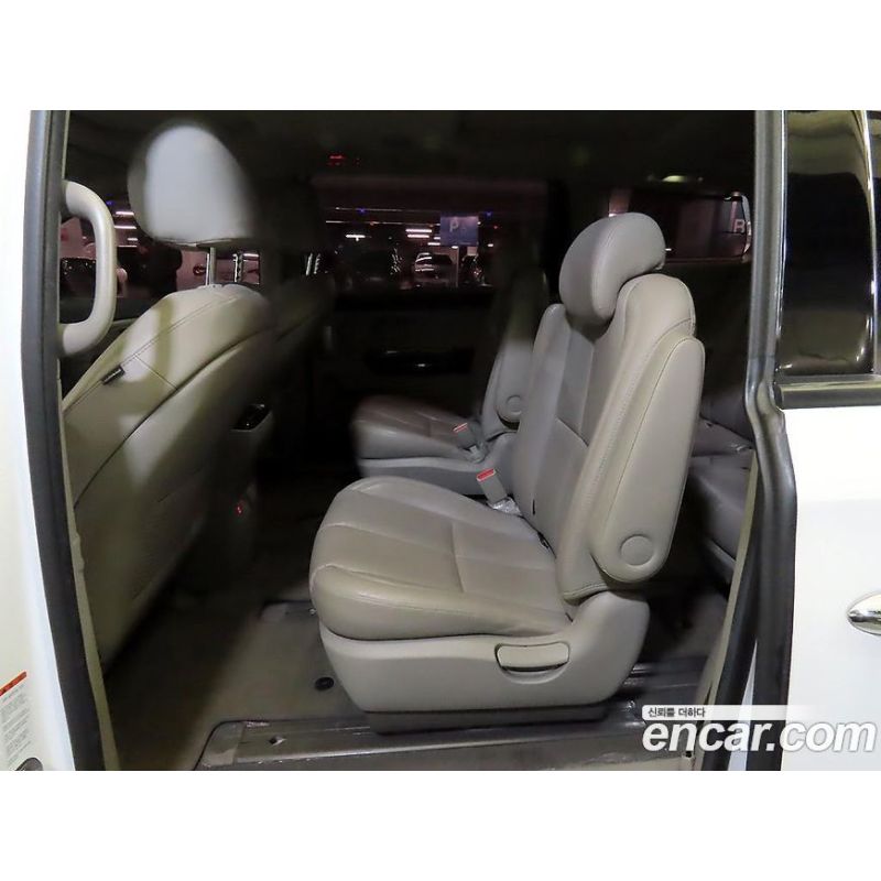 900077