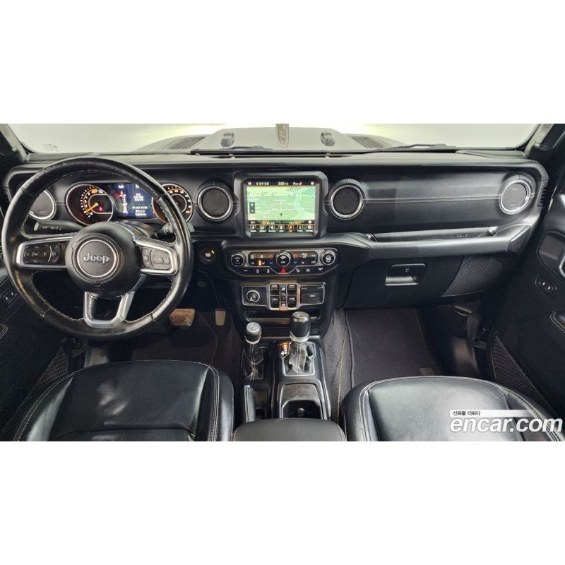 737104