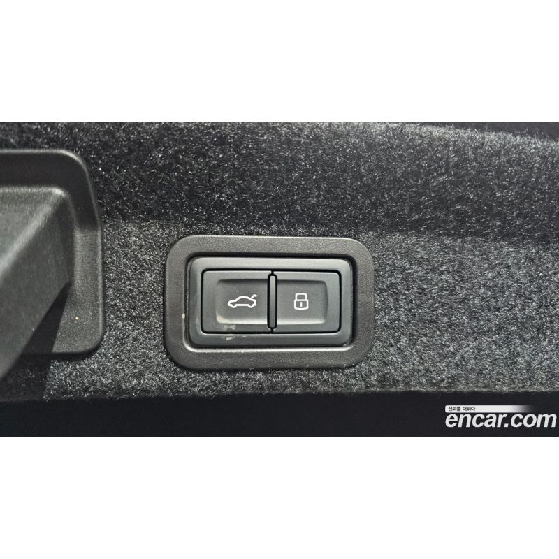 882987