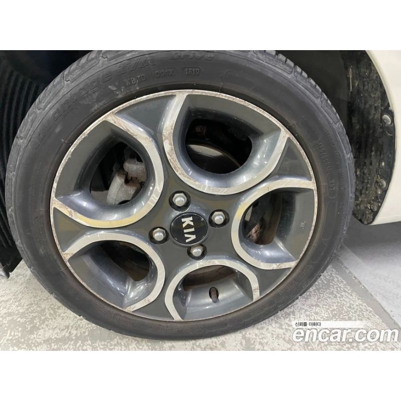 985438