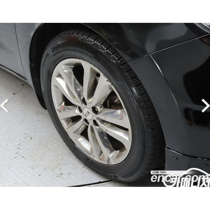 898683