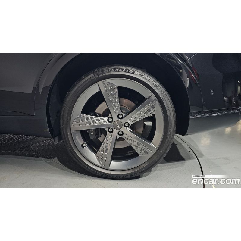 897243