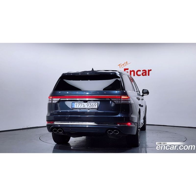 225633