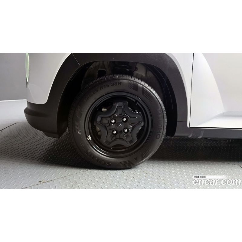 975911