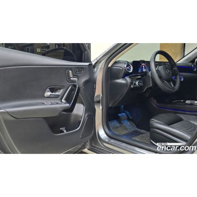 728561