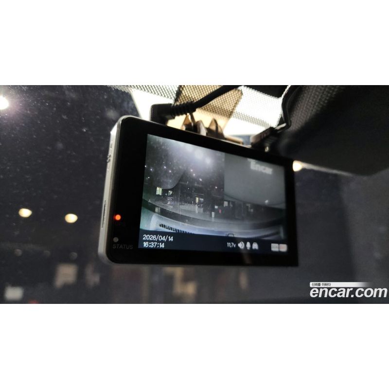 733697