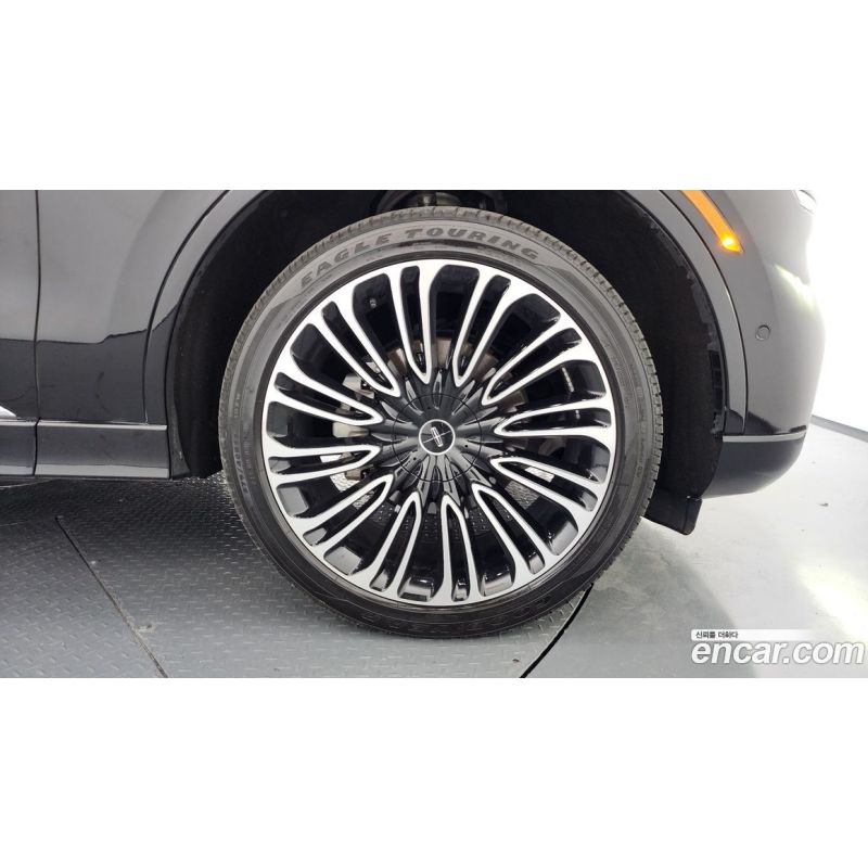 157003