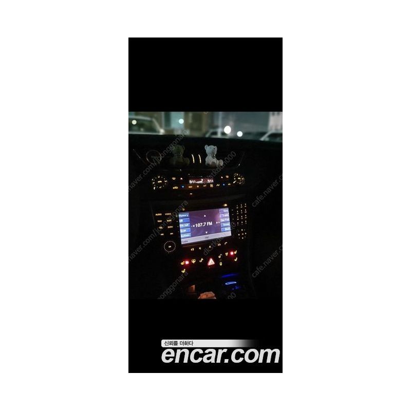 793005
