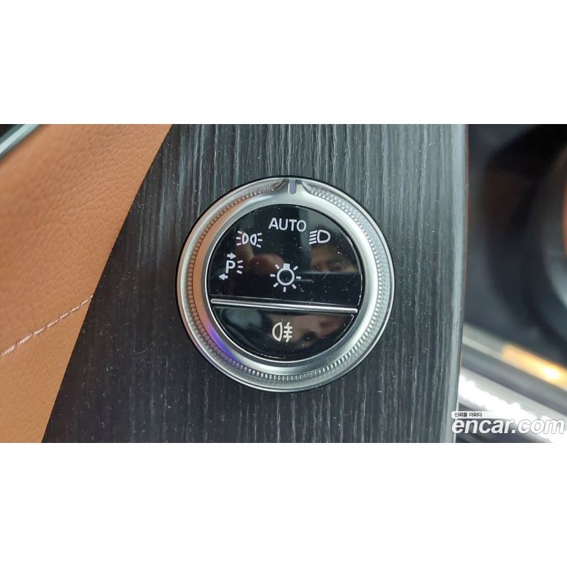 704573