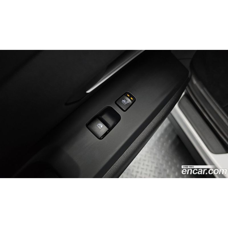 371004