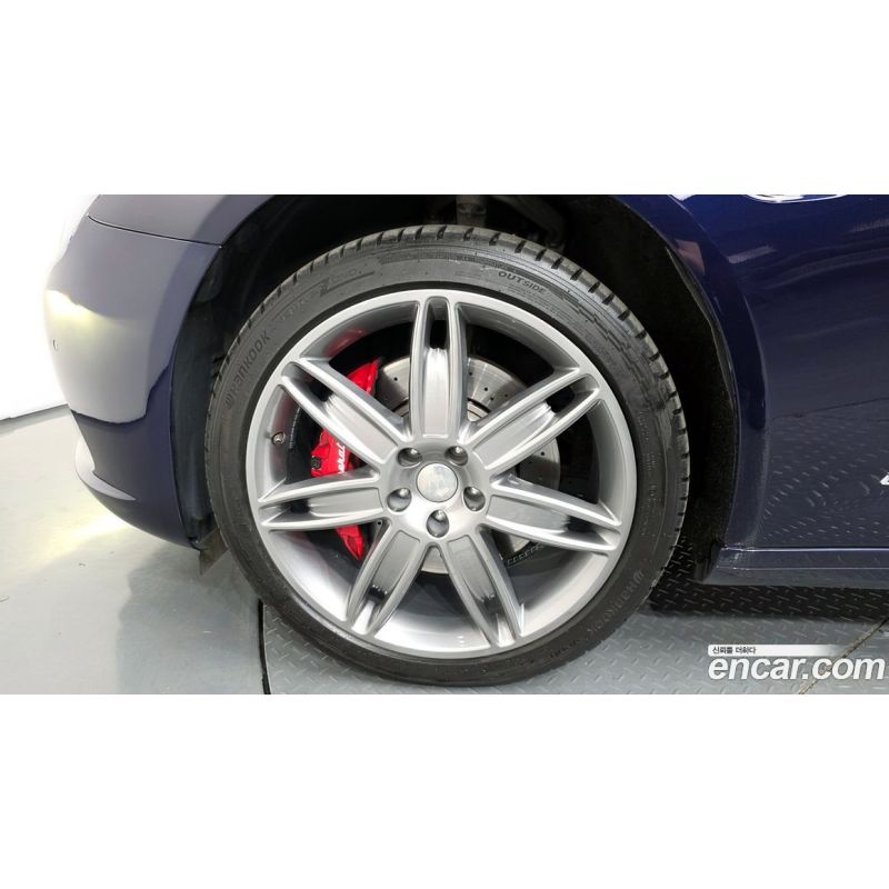 743211