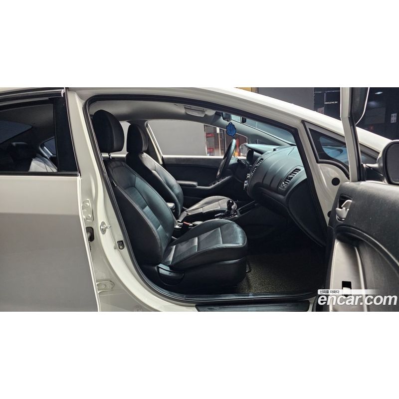 898527