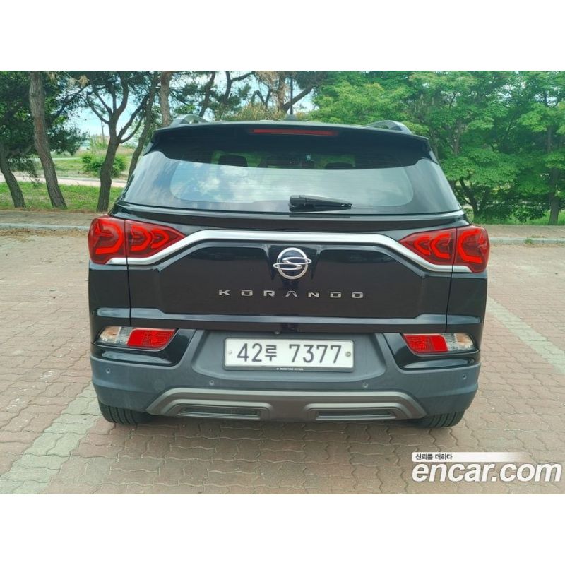 881647