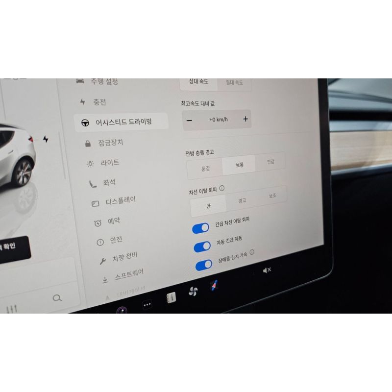 703562