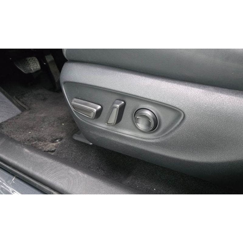 683843