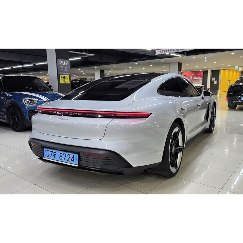 907208
