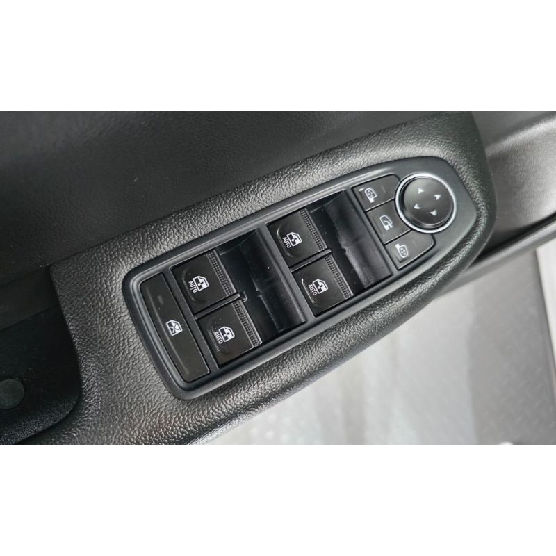 543736