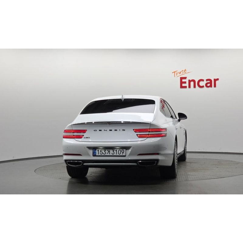 912611