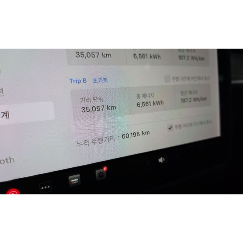 435977