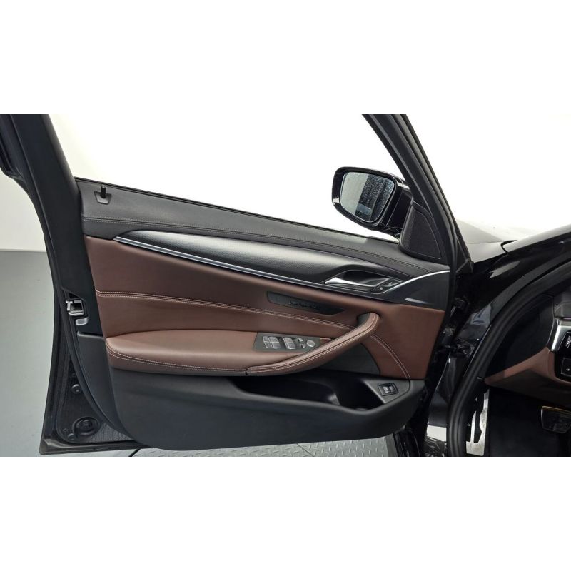 553982