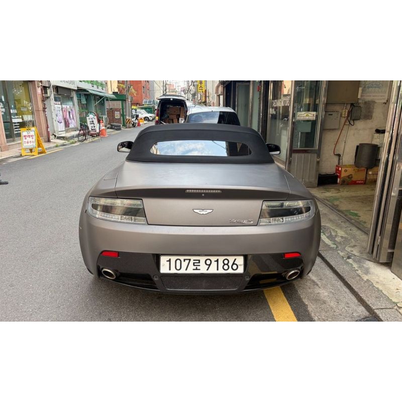 991437