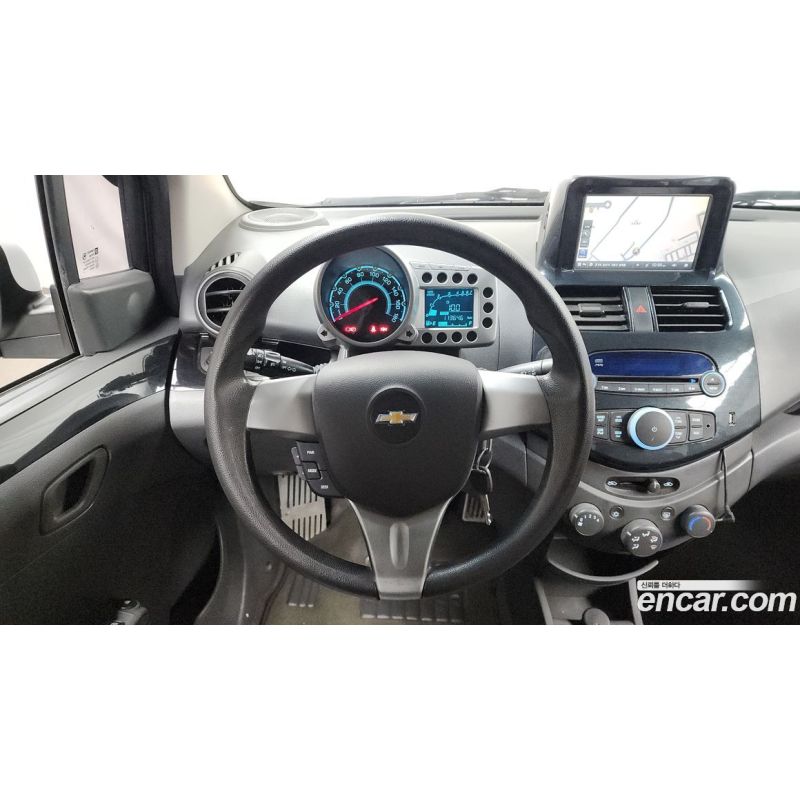 960025