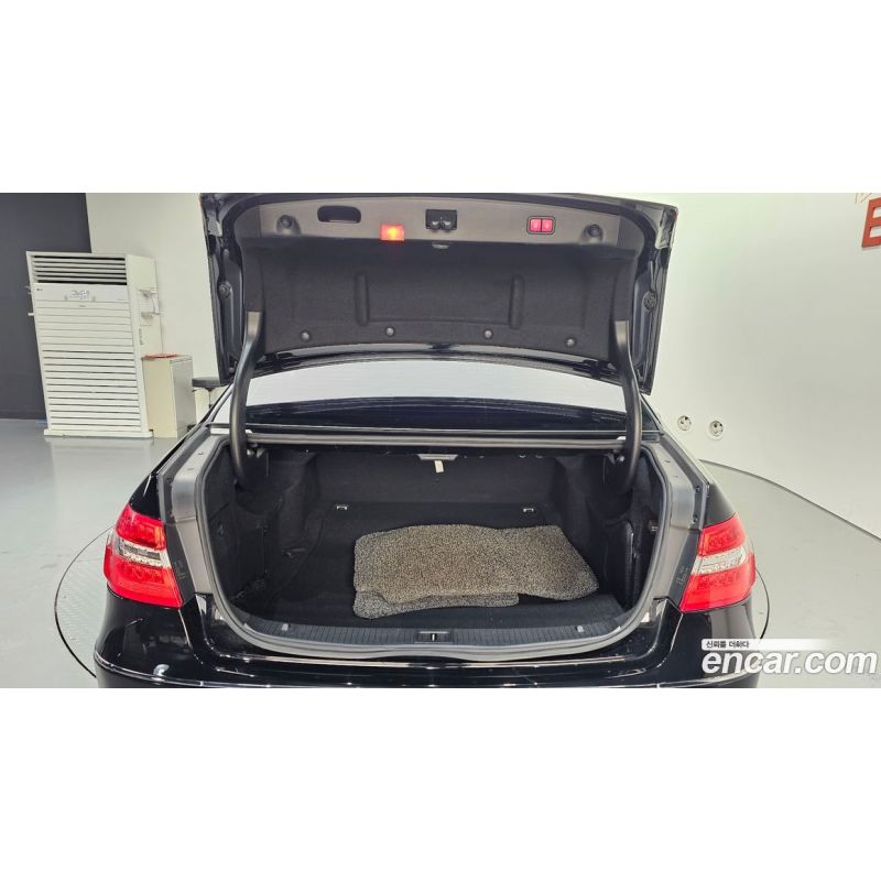 996810