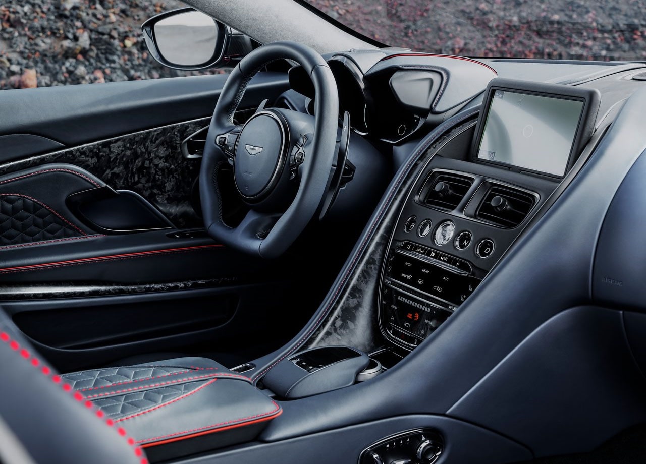 Сиденья Aston Martin DBS — спортивные и удобные
