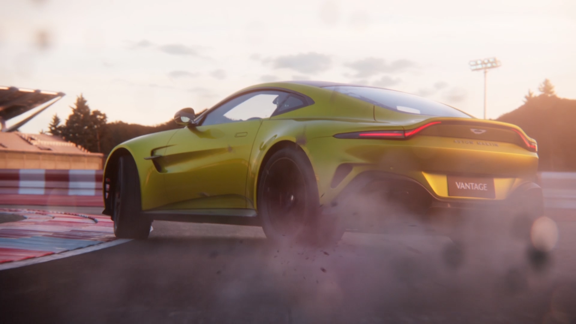 Экстерьер Aston Martin Vantage — агрессивный передок и аэродинамика