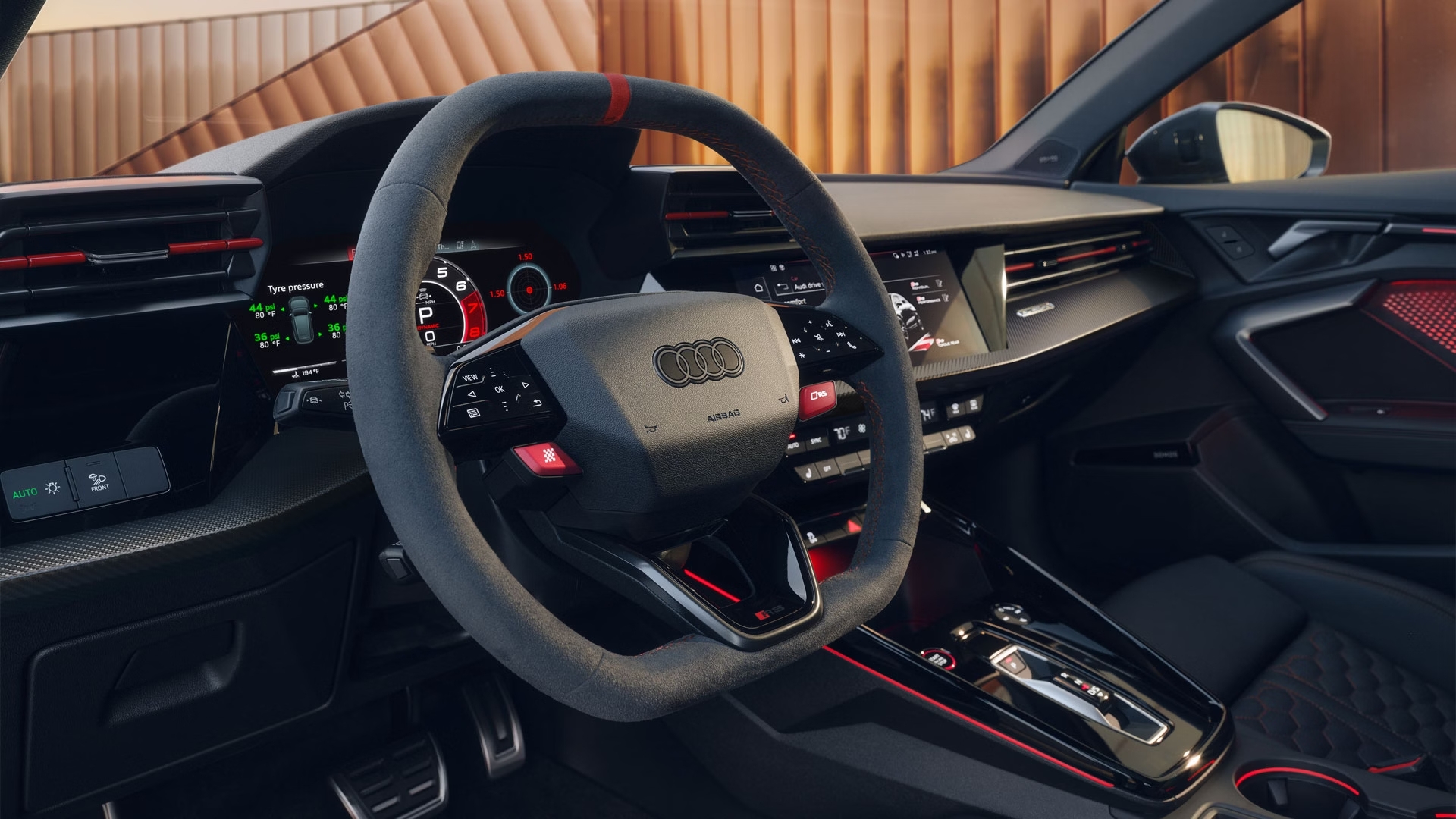 Интерьер Audi RS 3 — кожа, алькантара, RS‑сиденья, виртуальная приборка