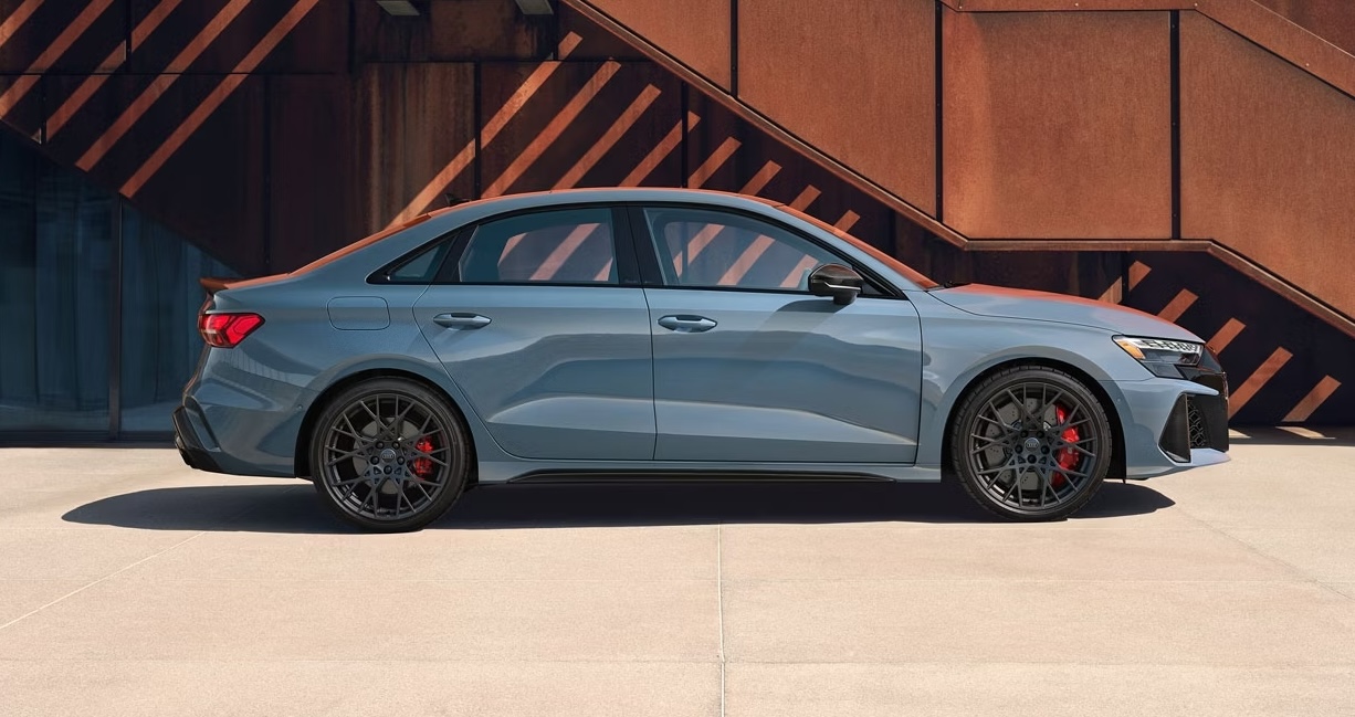 Экстерьер Audi RS 3 — решётка Singleframe, расширенные арки, RS‑детали
