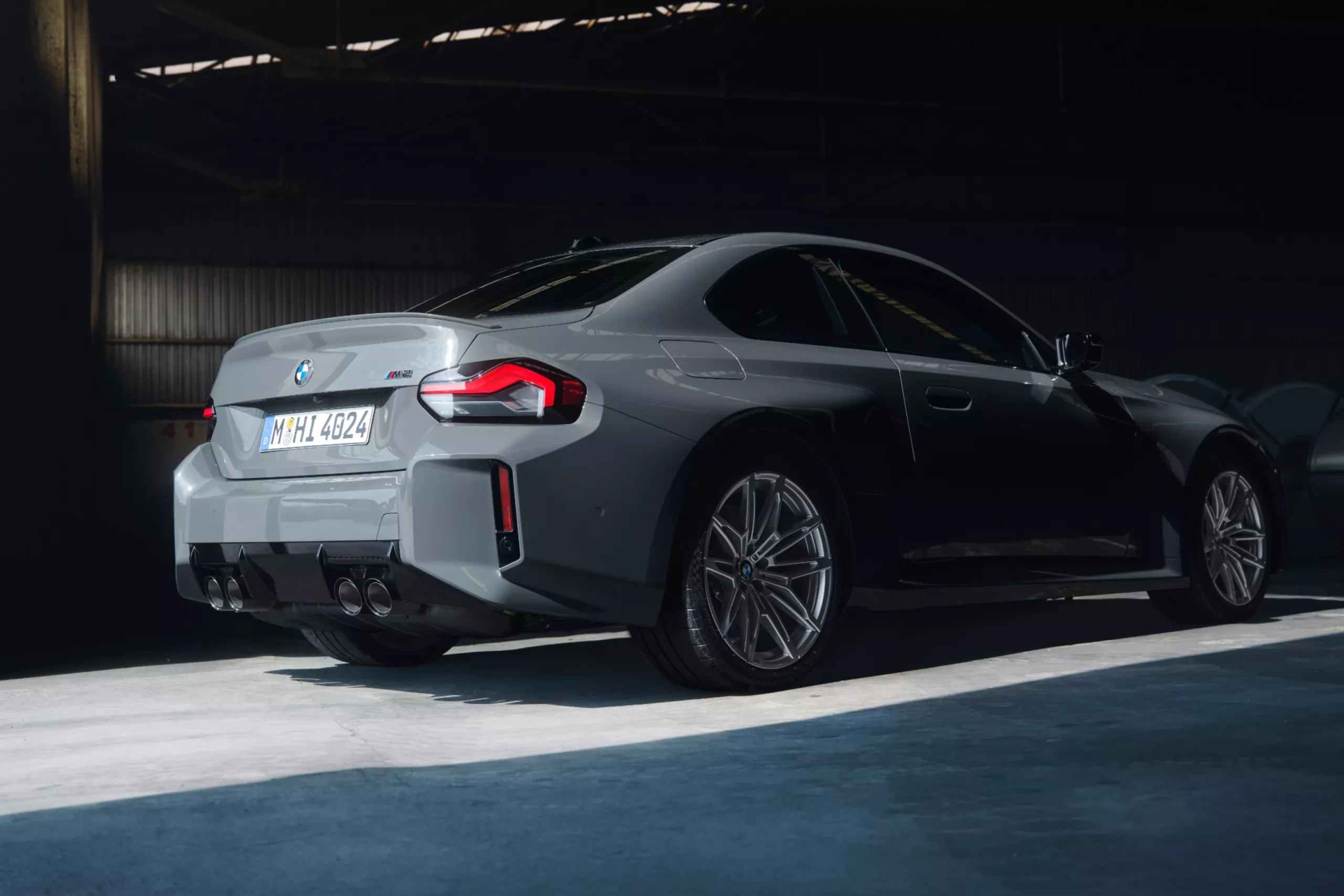 Экстерьер BMW M2 — агрессивные бамперы M, расширенная колея, аэродинамика