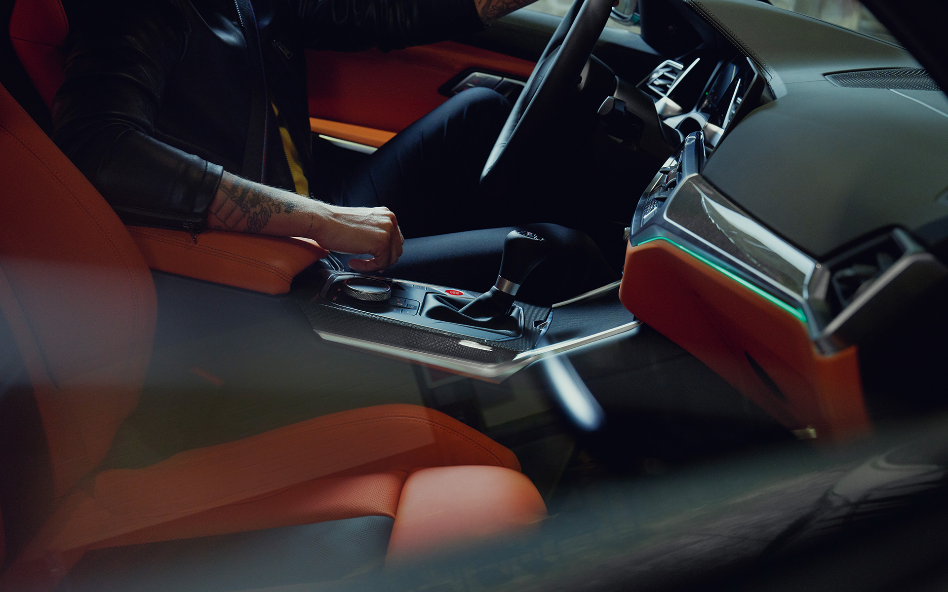 Интерьер BMW M3 — спортивные сиденья M, BMW Curved Display, карбон/алькантара