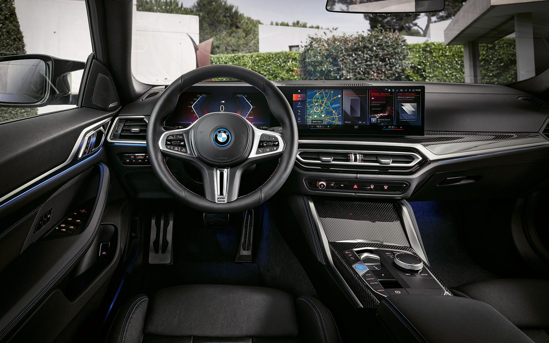 Интерьер BMW i4 — BMW Curved Display, премиальные материалы, ассистенты