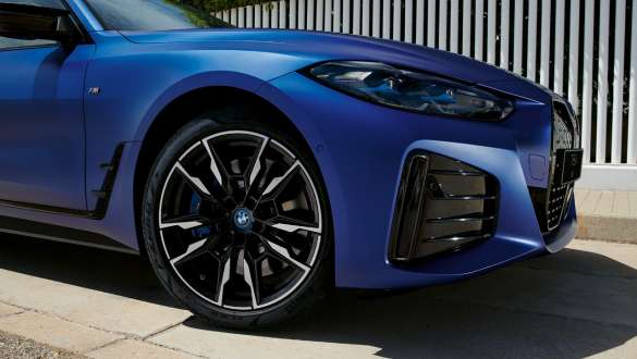 Опции BMW i4 — M-пакет, проекционный дисплей, расширенные ассистенты