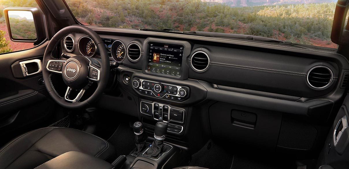 Интерьер Jeep Wrangler Rubicon