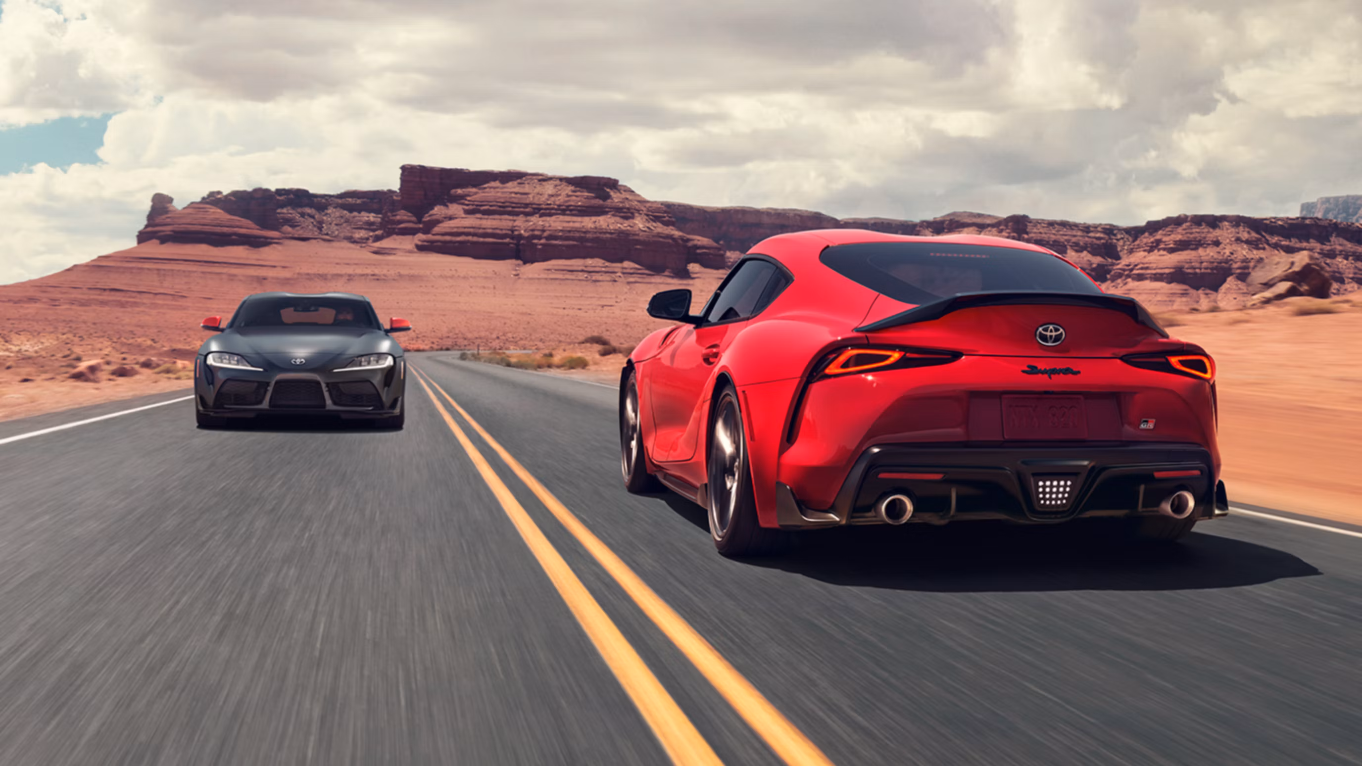Экстерьер GR Supra: длинный капот, короткий свес, светодиодная оптика