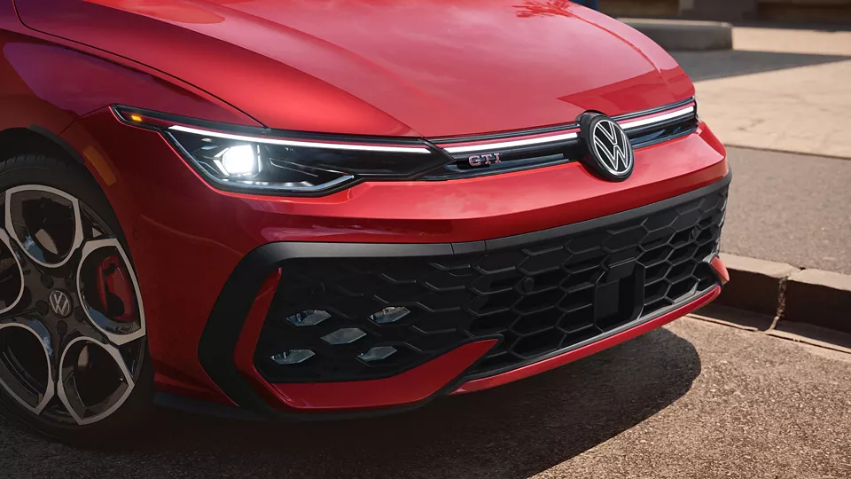 Экстерьер Golf GTI — сотовая решётка, красная линия, LED