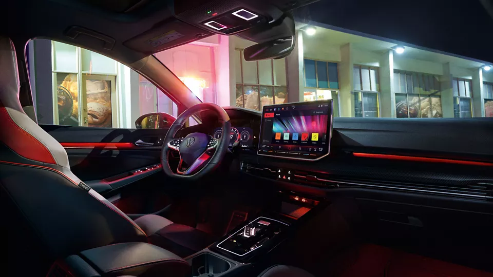 Интерьер Golf GTI — спортивные сиденья, мультируль, дисплеи