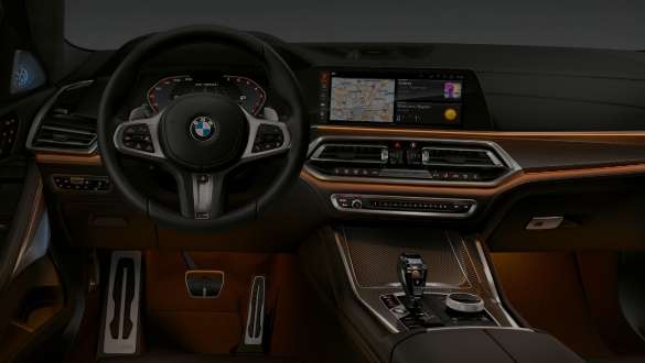 Интерьер BMW X6 — панорамный дисплей, кожа, амбиент