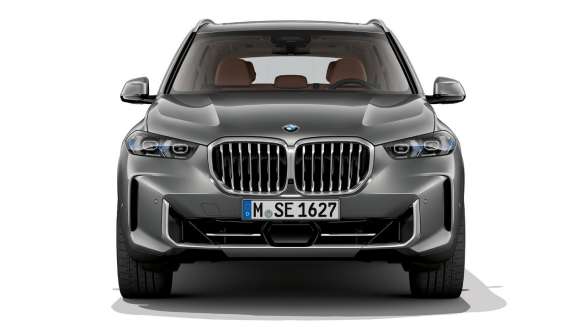 Экстерьер BMW X5 — фирменная решётка, светодиодная оптика